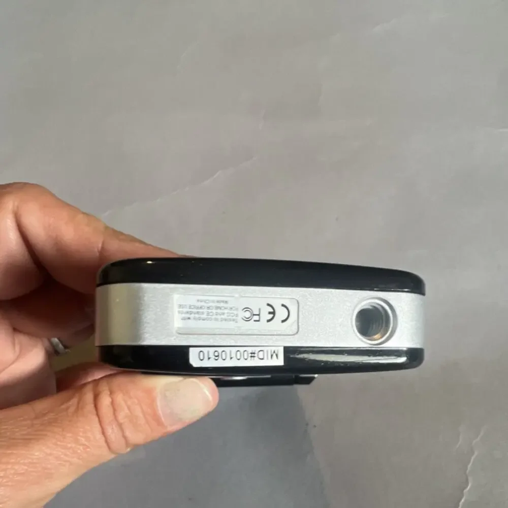 Vivitar DVR 410 Handheld Camcorder Black 180° Preview LCD USB SD Built-in Mic